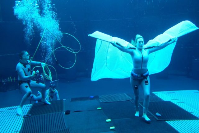 Revelan nueva espectacular foto del rodaje bajo el agua de la película