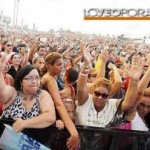 Multitud abarrota el concierto gratuito Echar pa’lante