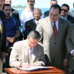 García Padilla firma la Ley de Empleos Ahora 