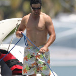 Que tal el look playero de Chayanne