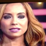 Con lágrimas en sus ojos Alexandra Fuentes fuera de Dando Candela