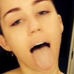 Miley twittea 'selfie' desde la ducha(VIDEO)