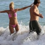 Captan a Pamela Anderson haciendo cositas en las playas de Hawai (Aquí las fotos)