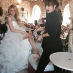 Shakira posa vestida de novia