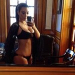 Kim Kardashian le roba el bikini a su hermana menor