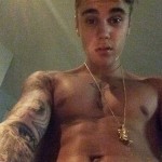 Justin Bieber se retrata aparentemente desnudo 