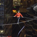 Nick Wallenda hace historia cruzando los cielos de Chicago ( Aquí el VIDEO)