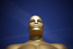 Una-estatua-de-Oscars-Premios-de-la-Academia-87a-en-Hollywood-899x600