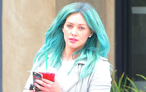 hilary_duff_turquoise_hair_1agk63j-1agk657