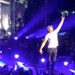 Enrique Iglesias sufre accidente durante concierto en Tijuana (Mira el video)