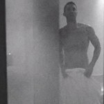 Adam Levine presume su anatomía en nuevo video de Maroon 5