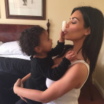 Kim Kardashian celebró su primer año de casada revelando fotos inéditas
