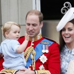 El primer saludo del príncipe George en el balcón del palacio de Buckingham