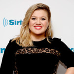 Kelly Clarkson comparte la noticia de su embarazo en este  VIDEO