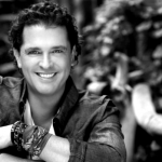 Carlos Vives reconocido con doble disco de Diamante por “Corazón Profundo”