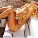 Pamela Anderson anuncia que está curada de Hepatitis C con un desnudo