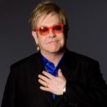 Elton John es acusado de abusar sexualmente de un guardaespaldas
