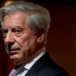 Mario Vargas Llosa podría ir preso por bigamia