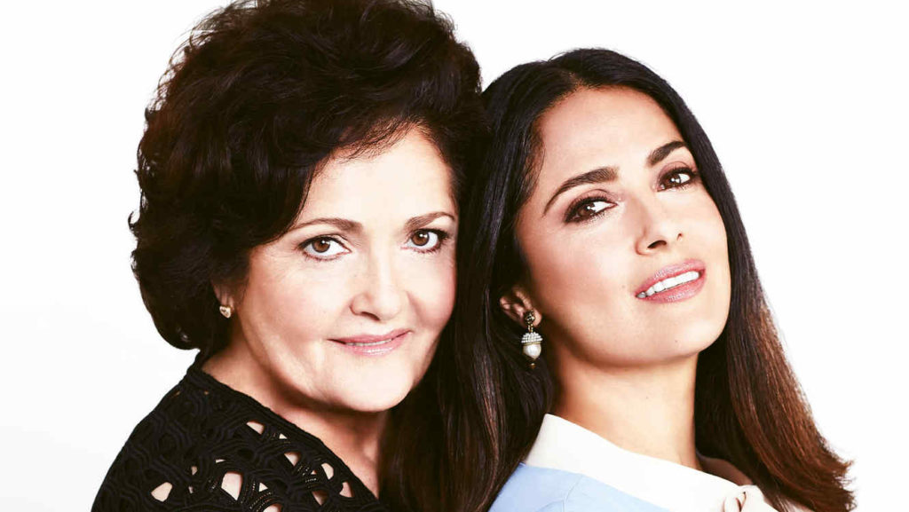 Salma Hayek y su mam Diana Jim nez posan juntas por 