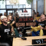JUANCITO  ESTABLECE EL RÉCORD MUNDIAL   DEL PODCAST MÁS LARGO DEL MUNDO CONDUCIDO POR UNA SOLA PERSONA